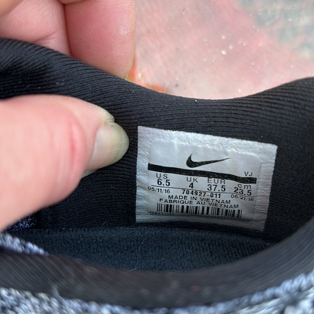 Nike - Picture 2 of 3